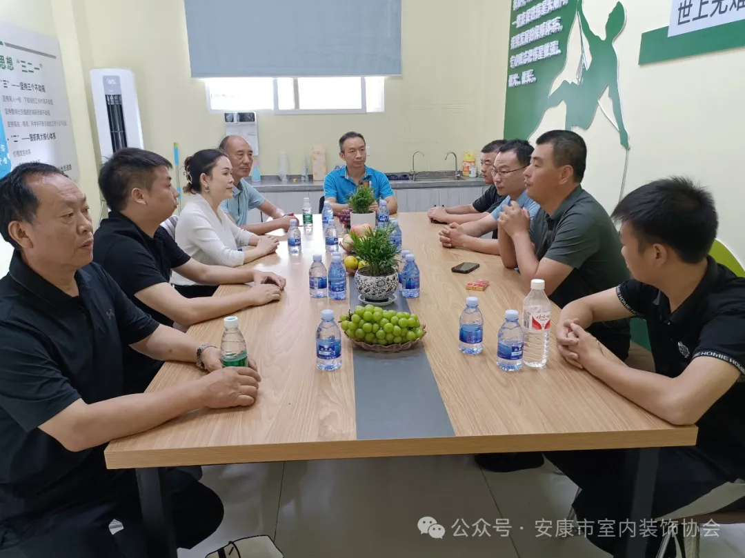 安康市室内装饰协会轮值副会长兼秘书长张雪婷，副秘书长葛立清、监事邱宇豪带队走访会员企业